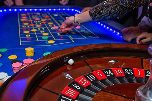 Màn hình game slot online đầy màu sắc và hiệu ứng quay hấp dẫn tại halo88